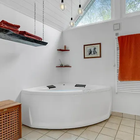 4 Bedroom Cozy In Ferienhaus Ebeltoft