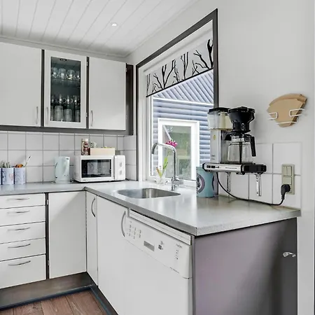 4 Bedroom Cozy In Ebeltoft
