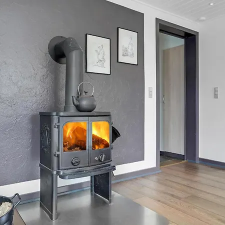 4 Bedroom Cozy In Ebeltoft
