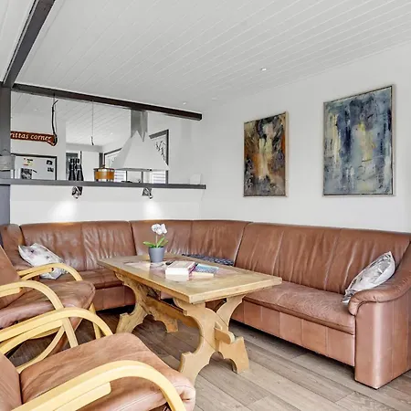 Nyaraló 4 Bedroom Cozy In