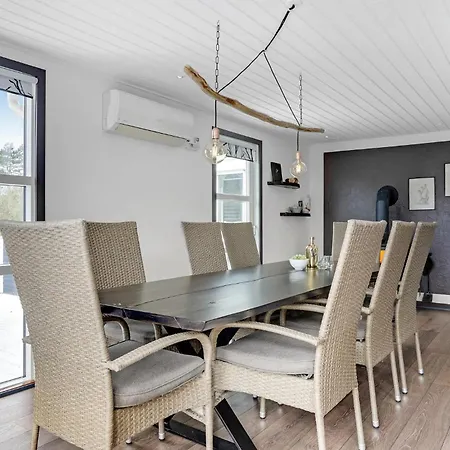 4 Bedroom Cozy In Nyaraló Ebeltoft