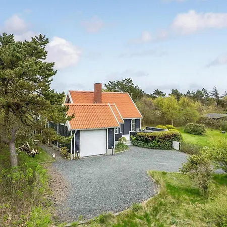 4 Bedroom Cozy In Ferienhaus