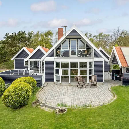 4 Bedroom Cozy In Ferienhaus *