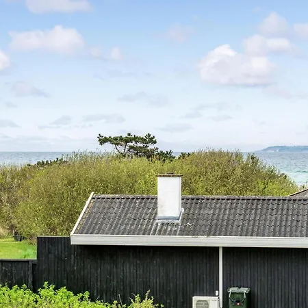 4 Bedroom Cozy In Ebeltoft