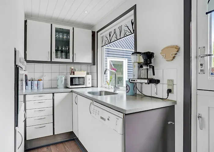 4 Bedroom Cozy In אבלטופט