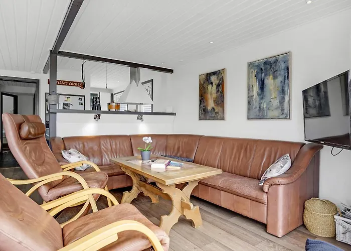 בית נופש 4 Bedroom Cozy In